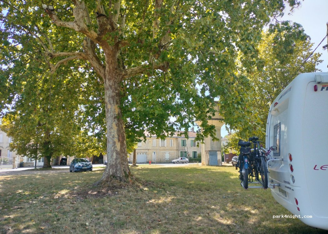 (33650) Saint-Selve - 6 Place de Jeansotte — foto