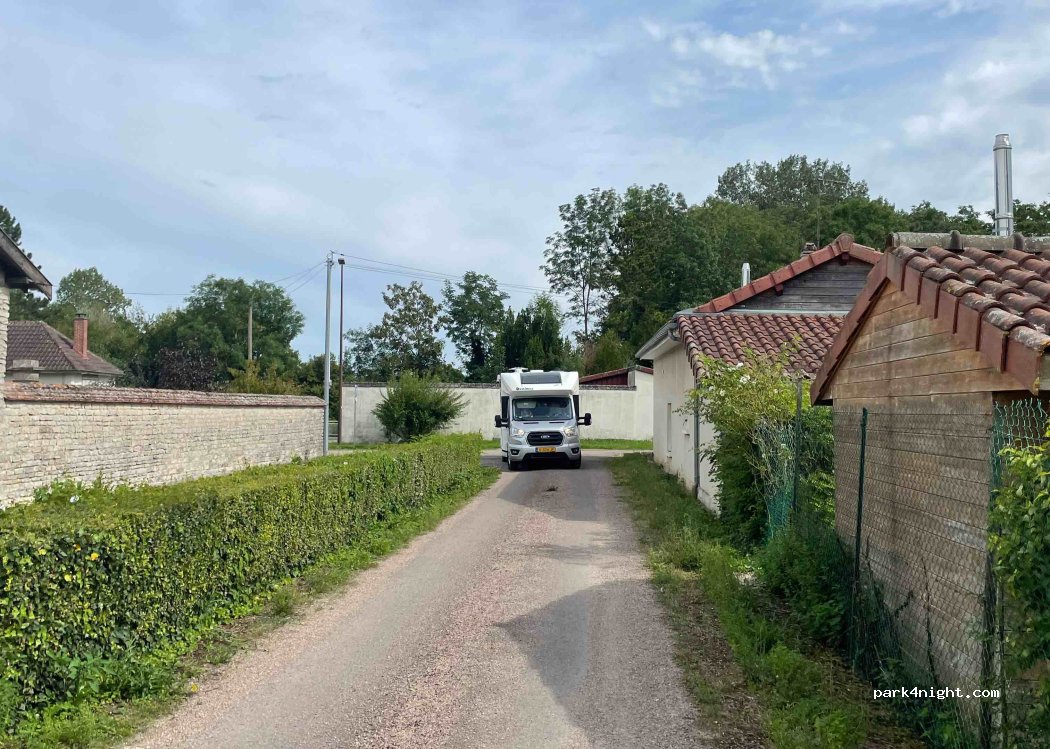 (10500) Mathaux - 9 Rue de l'École — foto 2