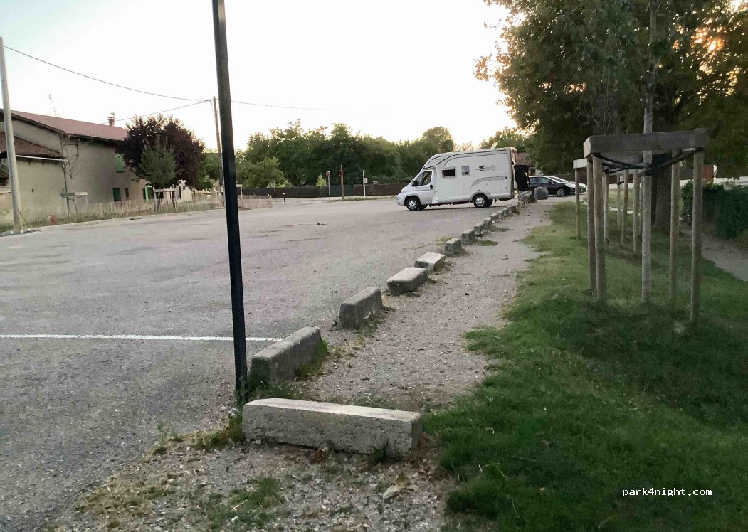 (38500) Voiron - 67 Rue du Louvasset — foto 2