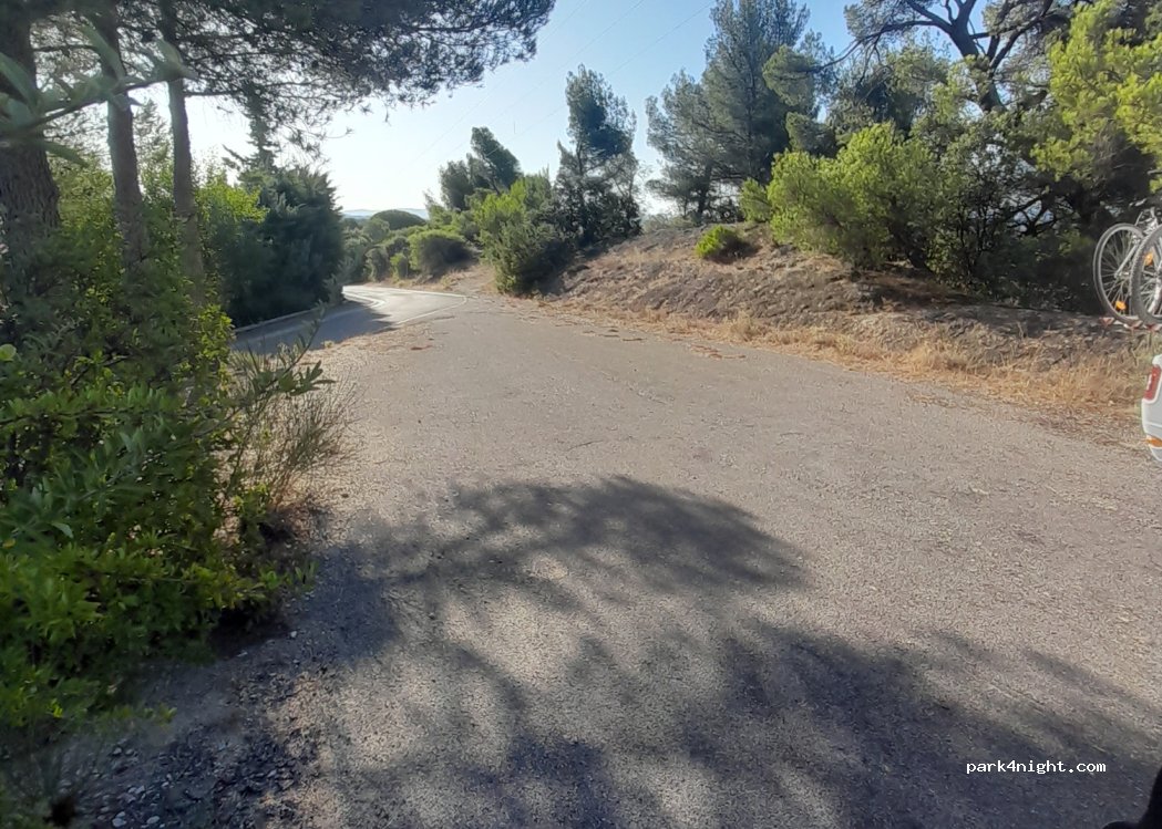 (84160) Cucuron - 25 Chemin de la Roque — foto