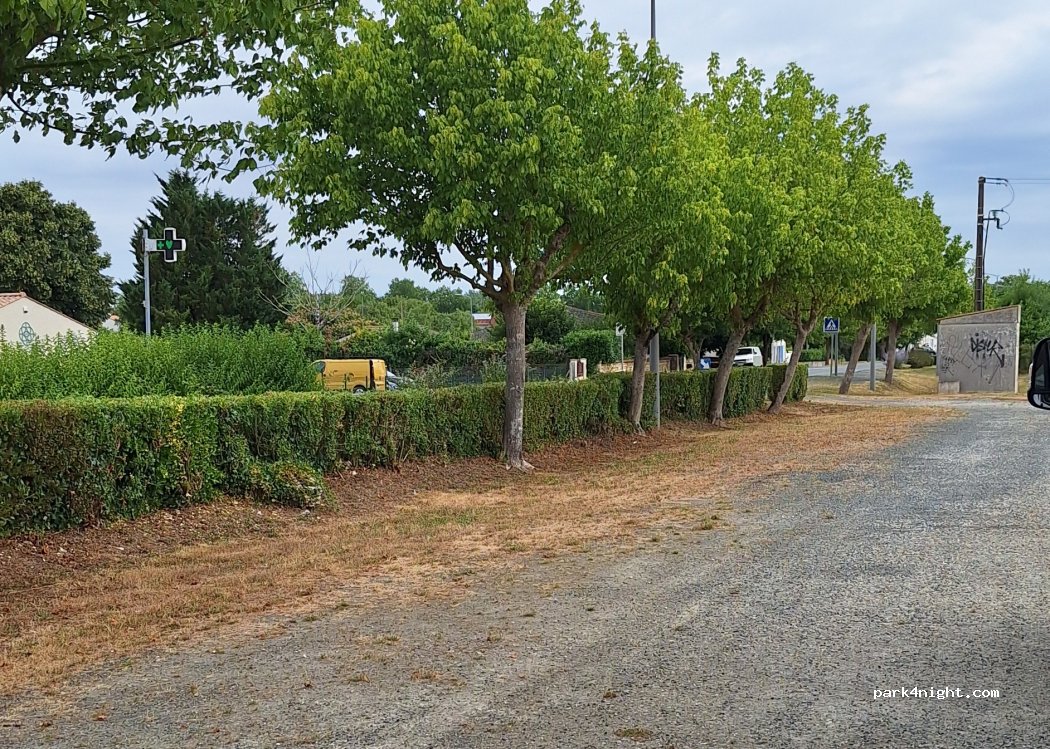 (17770) Saint-Hilaire-de-Villefranche - 50 Avenue de Saintes — foto 2