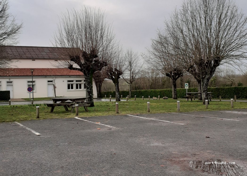 (17400) Asnières-la-Giraud - D150 — foto
