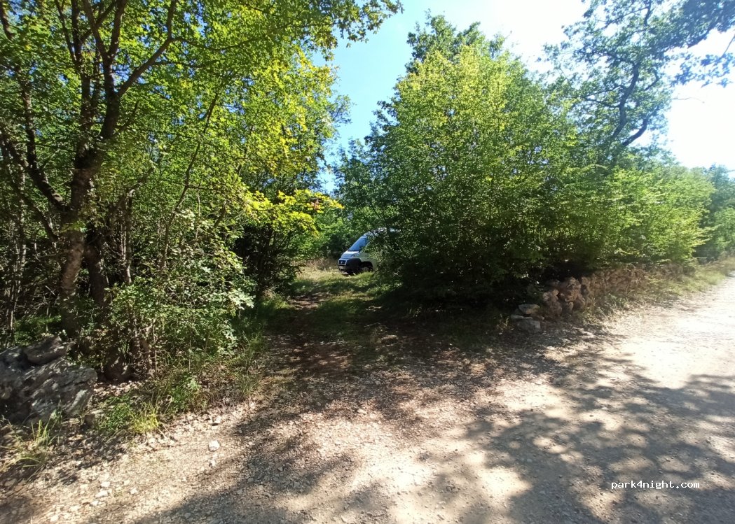 (51500) Pinezići - Unnamed road — foto
