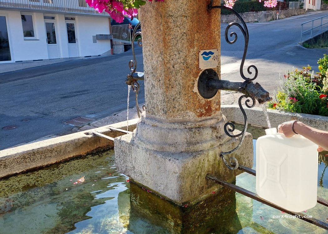 (1450) Sainte-Croix - 6 Place du Marché — foto