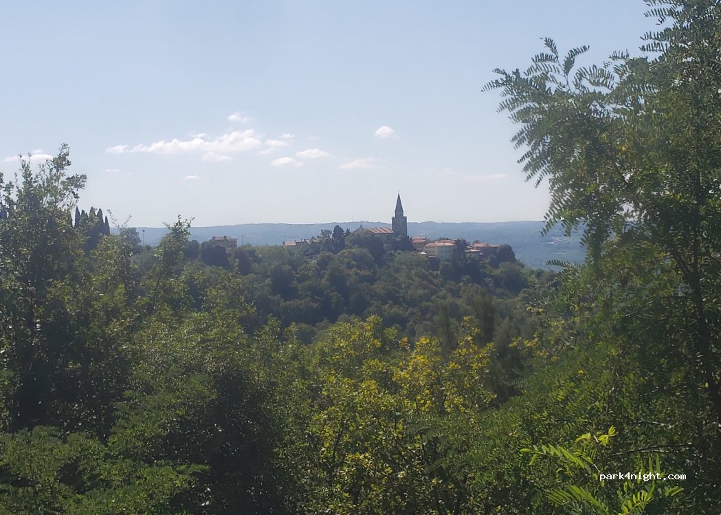 (52429) Grožnjan - 11 Vrh Roman — foto