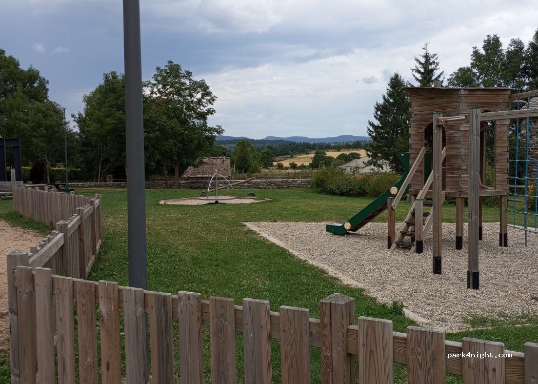 (43150) Moudeyres - 33 Le Bourg — foto