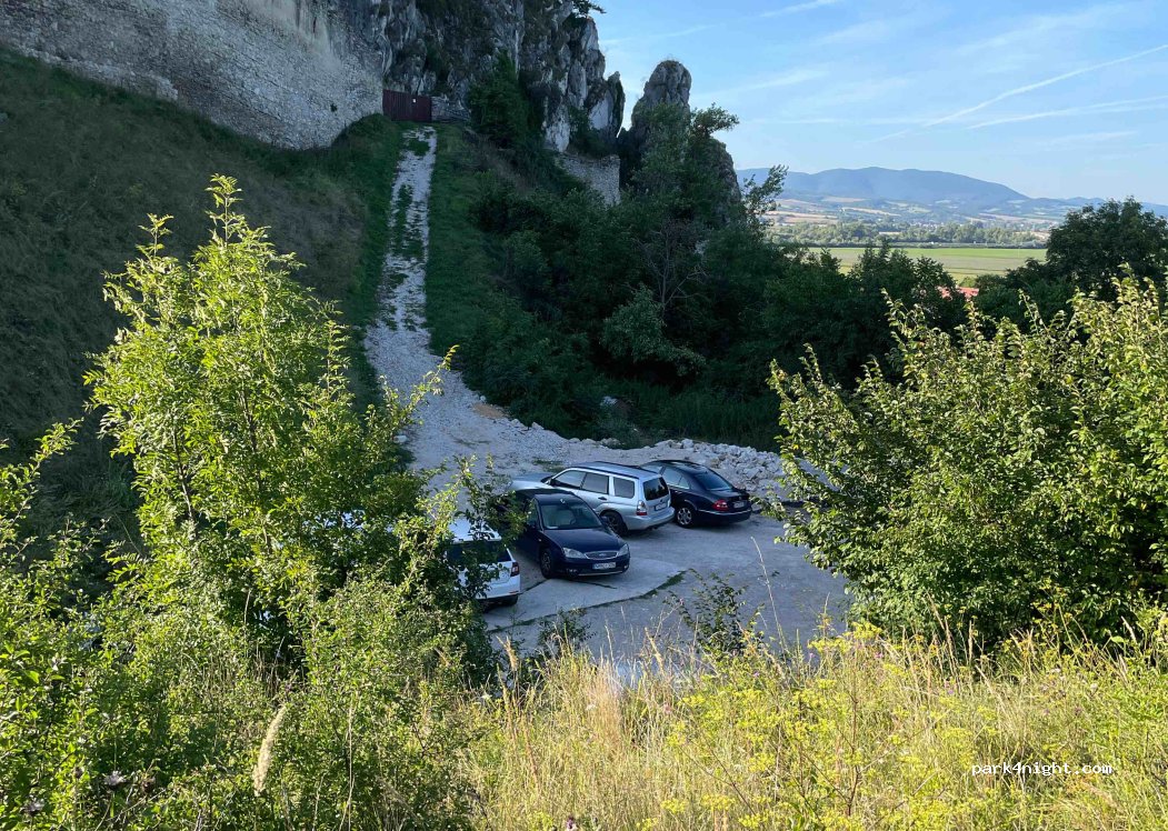 (916 38) Beckov - Unnamed Road — foto