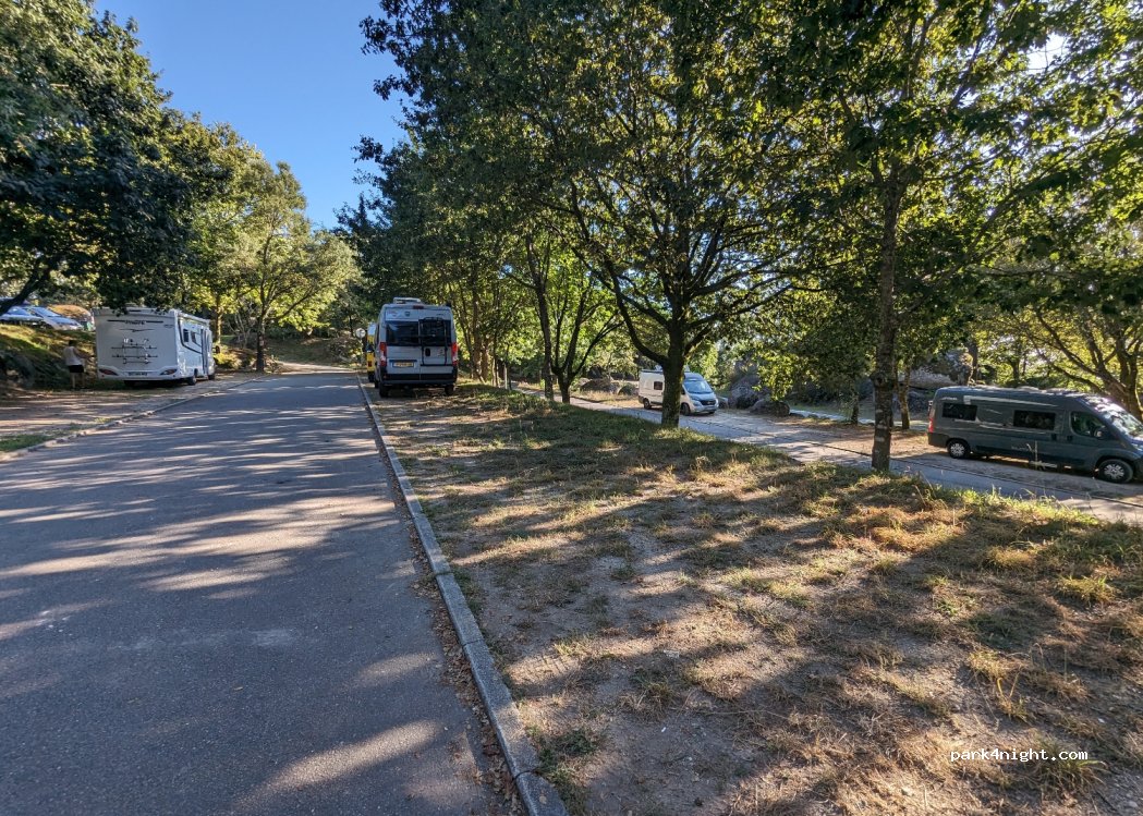 (4810) Guimarães - 56 Rua Monte de Santa Catarina — foto