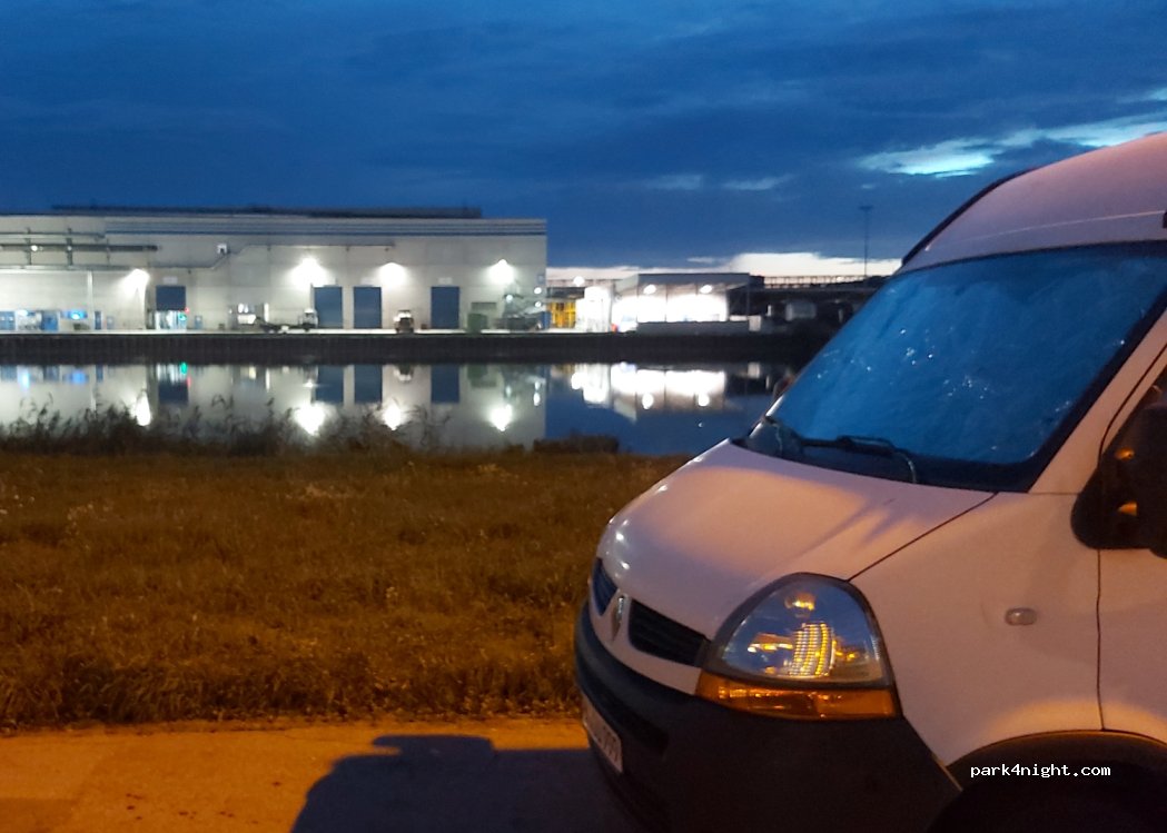 (4020) Linz - 4 Am Tankhafen — foto