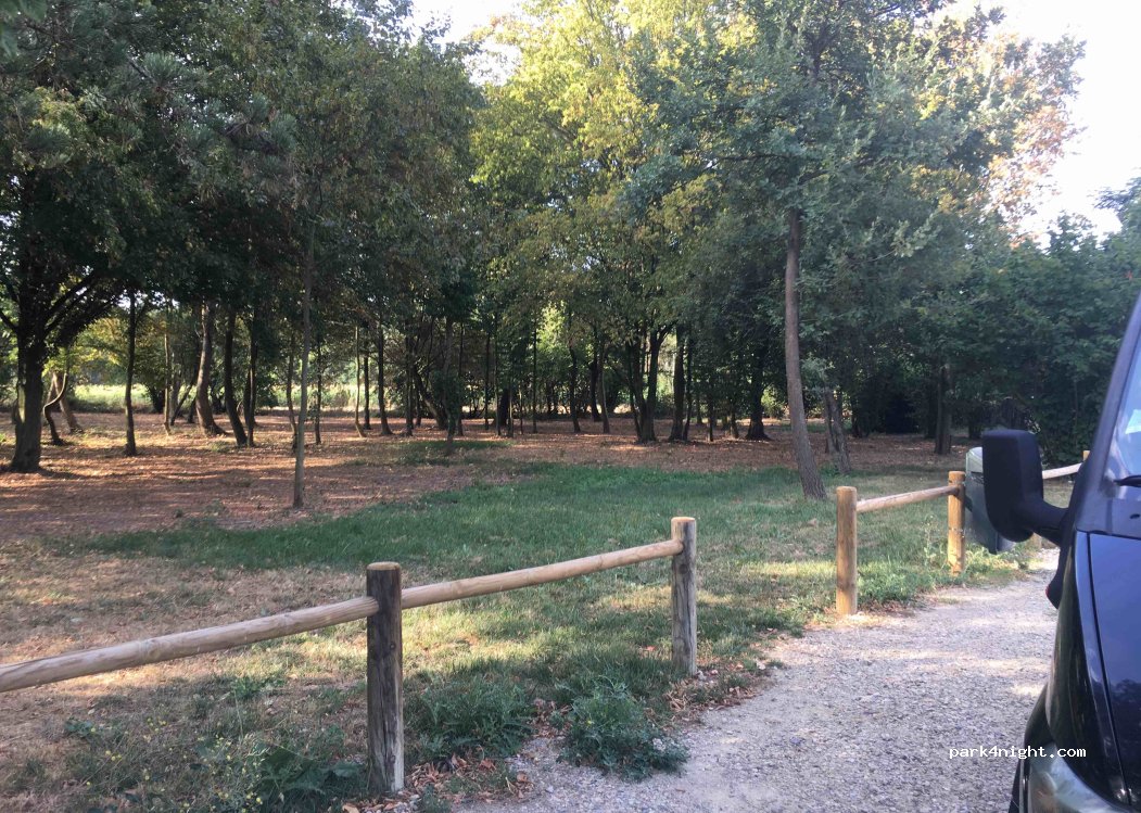 (38150) Chanas - Unnamed Road — foto 4