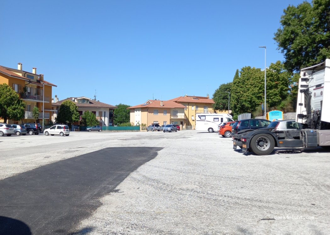 (60021) Camerano - 2 Via Aldo Moro — foto