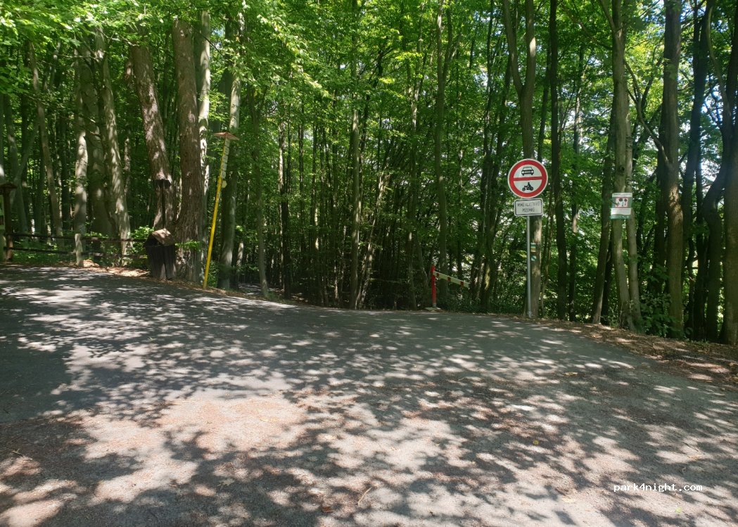 (783 24) Luká - Unnamed Road — foto 2
