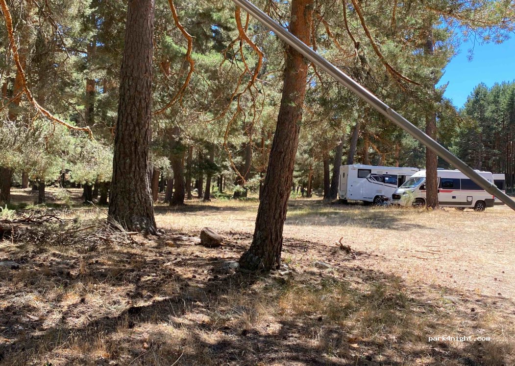 (05635) Navarredonda de Gredos - — foto