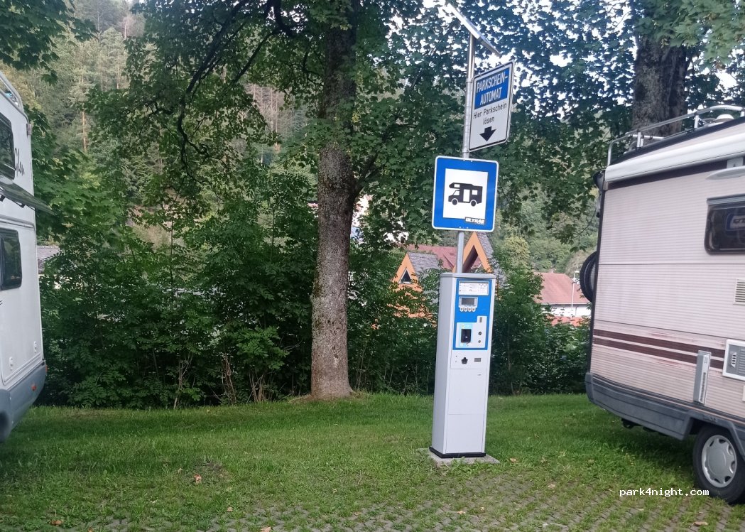 Wohnmobilstellplatz am Bahnhof — foto 2