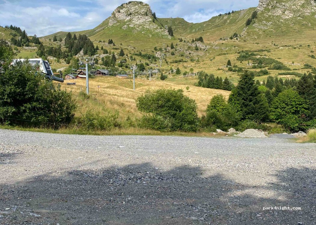 (74440) Taninges - 1747 Route de chevaly — foto