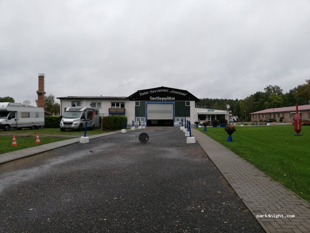 Wohnmobilstellplatz Marina Fürstenberg — foto
