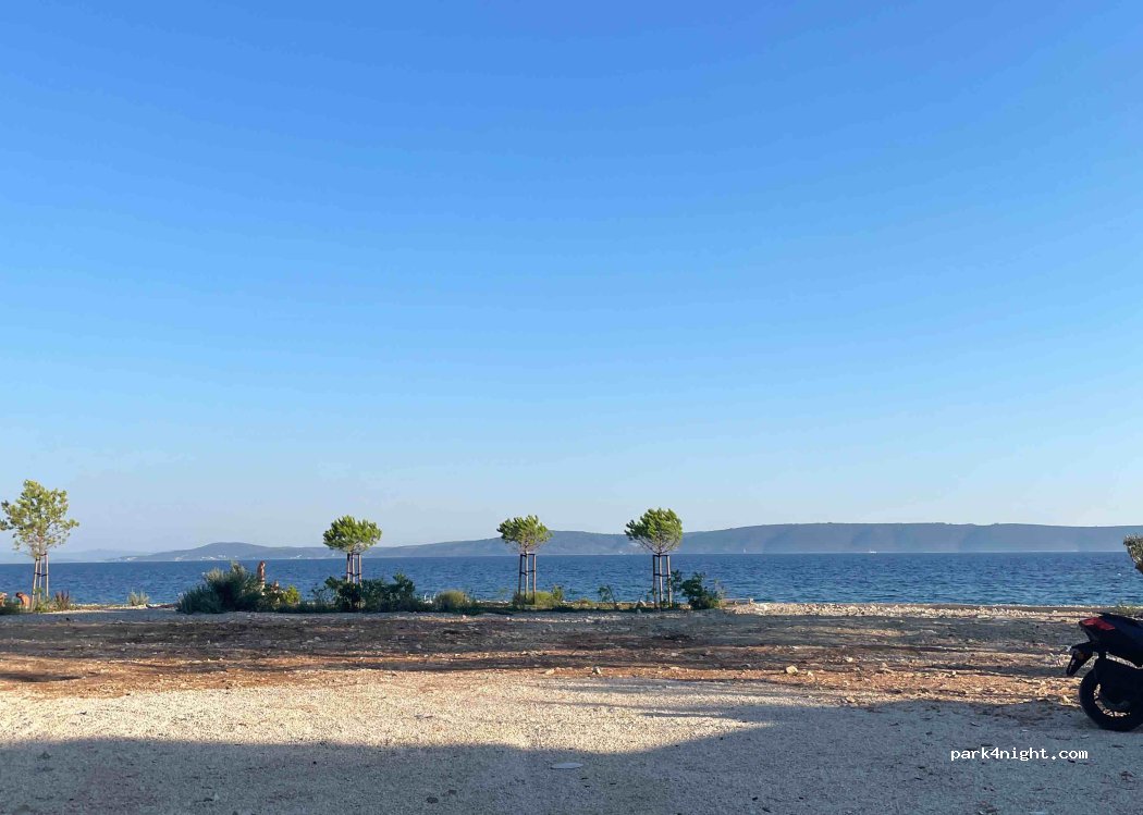 (21223) Okrug Gornji - Unnamed road — foto