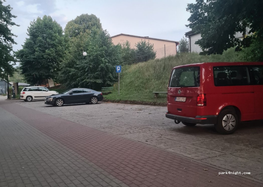 (11-700) Mrągowo - 4 Nadbrzeżna — foto