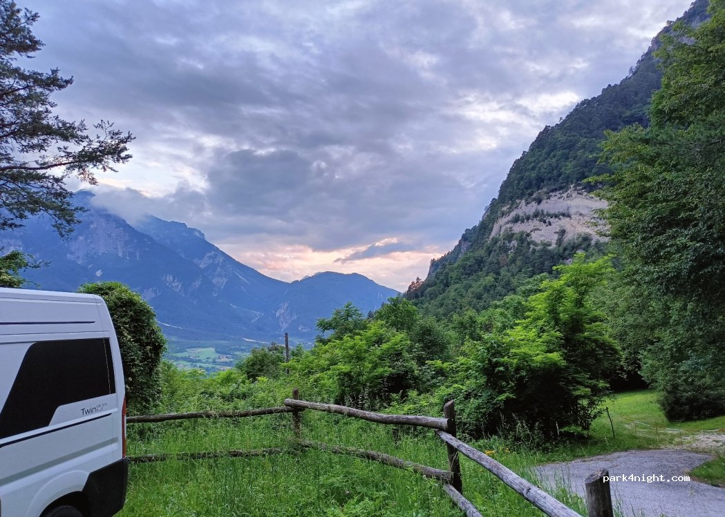 (38050) Ospedaletto - Unnamed Road — foto
