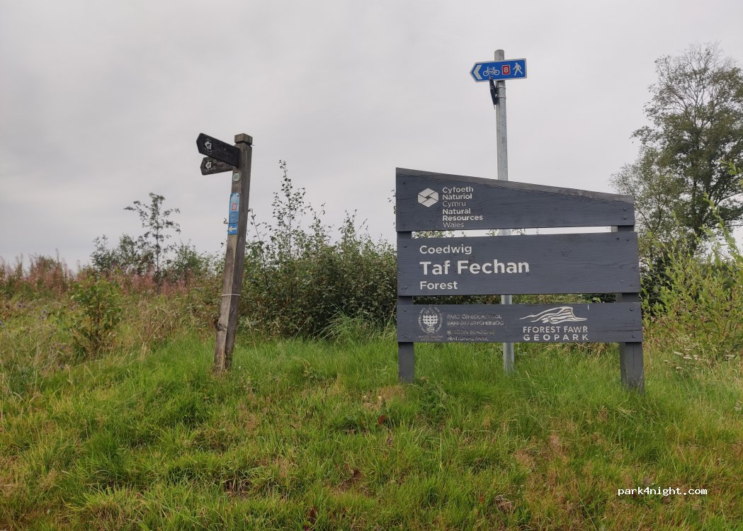 (CF48 2UN) Merthyr Tydfil - Unnamed Road — foto