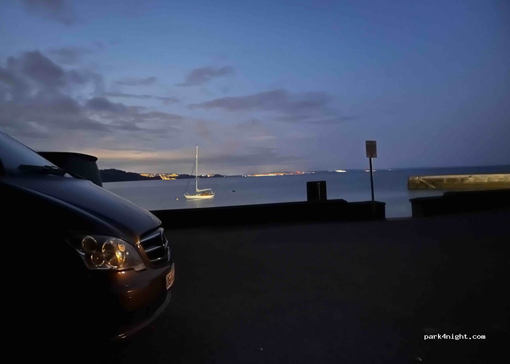(TQ1 3LX) Torquay - Beach Road — foto