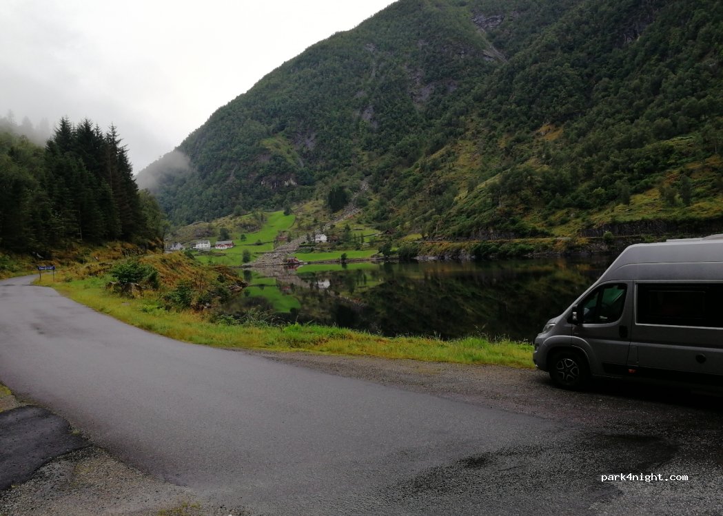 (5983) Haugsvær - Unnamed Road — foto