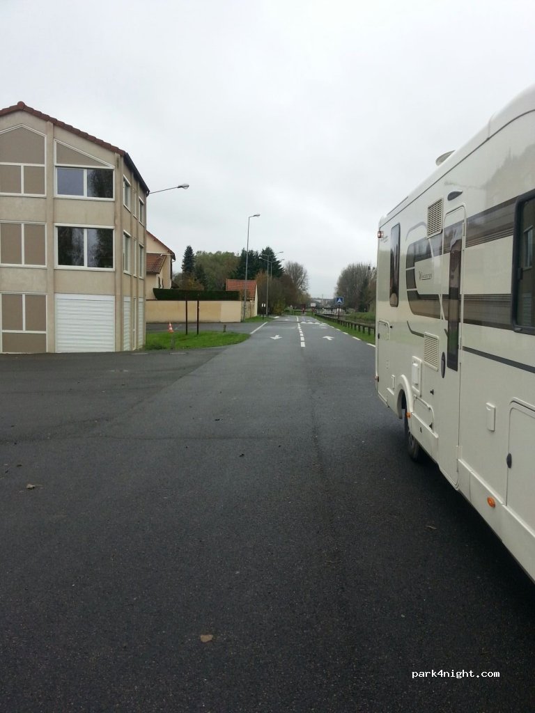 (77250) Moret-sur-Loing - 1 Quai du Canal — foto 3