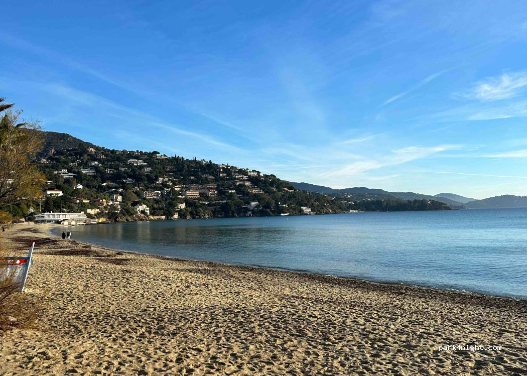 (83980) Le Lavandou - 1 Place des Pins Penchés — foto 3