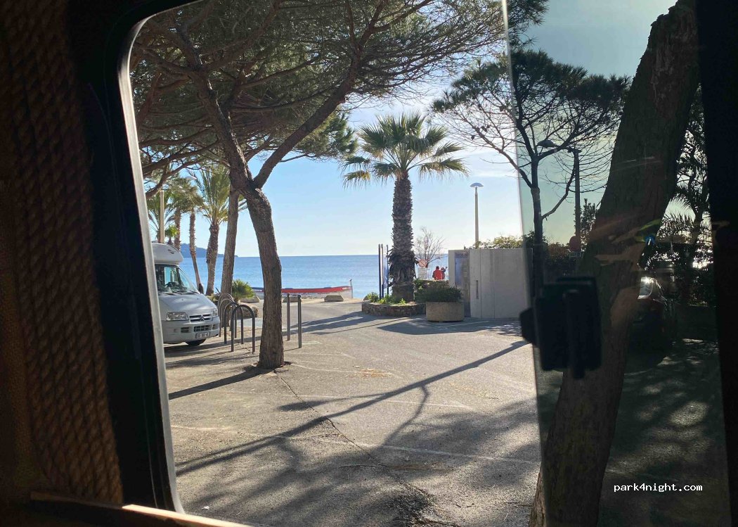 (83980) Le Lavandou - 1 Place des Pins Penchés — foto 4