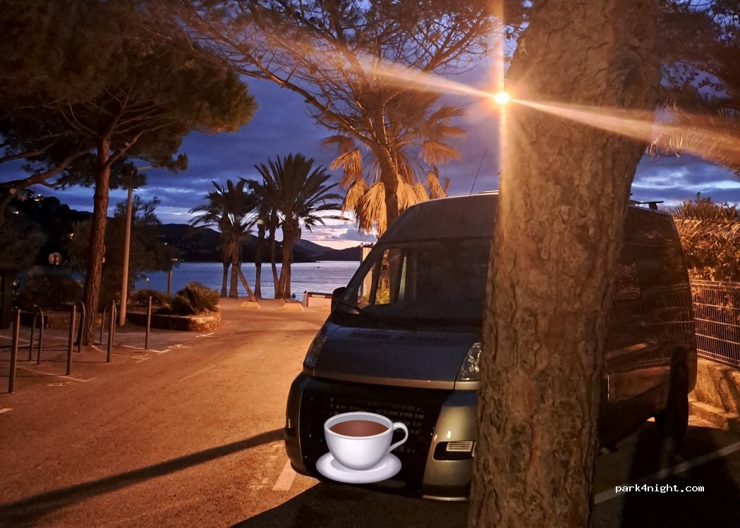 (83980) Le Lavandou - 1 Place des Pins Penchés — foto 5