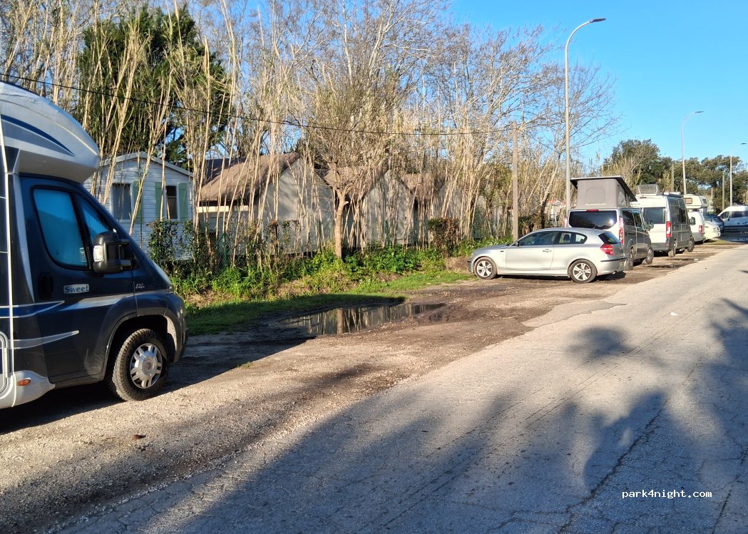 (83400) Hyères - 2 Boulevard d'Alsace Lorraine — foto 2