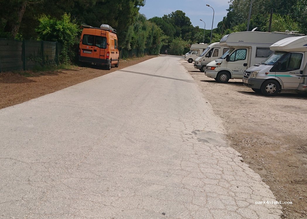 (83400) Hyères - 2 Boulevard d'Alsace Lorraine — foto 3