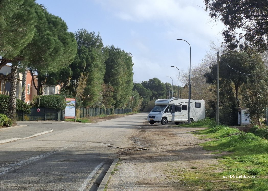 (83400) Hyères - 2 Boulevard d'Alsace Lorraine — foto 5