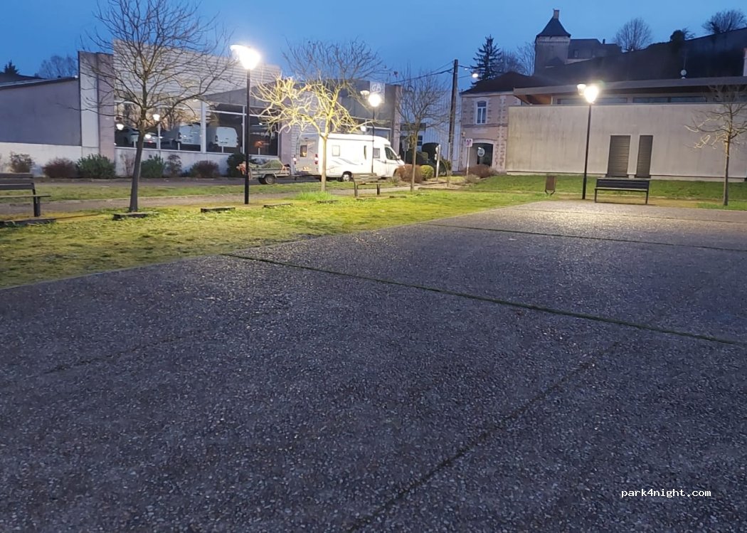 (16210) Chalais - 6 Rue Pascaud Choqueur — foto 3