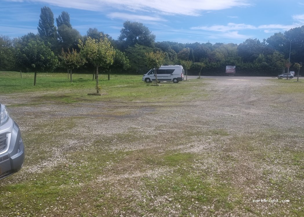 (16210) Chalais - 6 Rue Pascaud Choqueur — foto 4