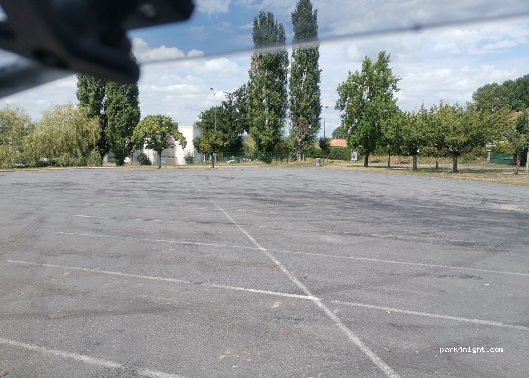 (16500) Confolens - 2 Allée des Freniers — foto