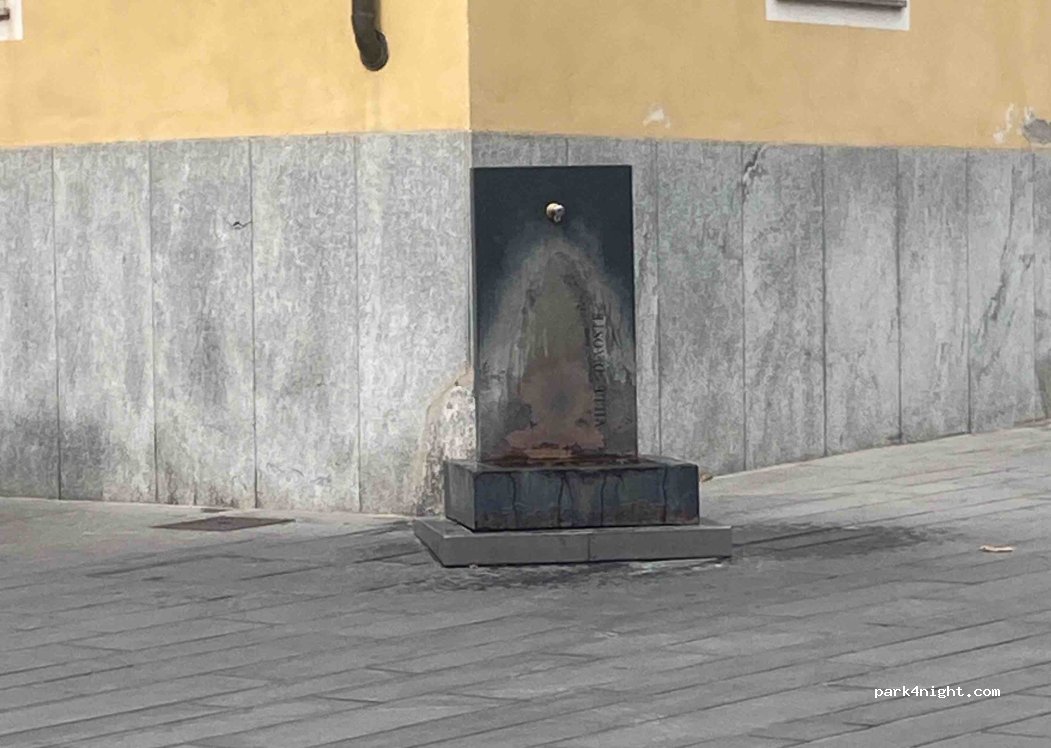 (11100) Aosta - 8 Piazza Pierre-Leonard Roncas — foto