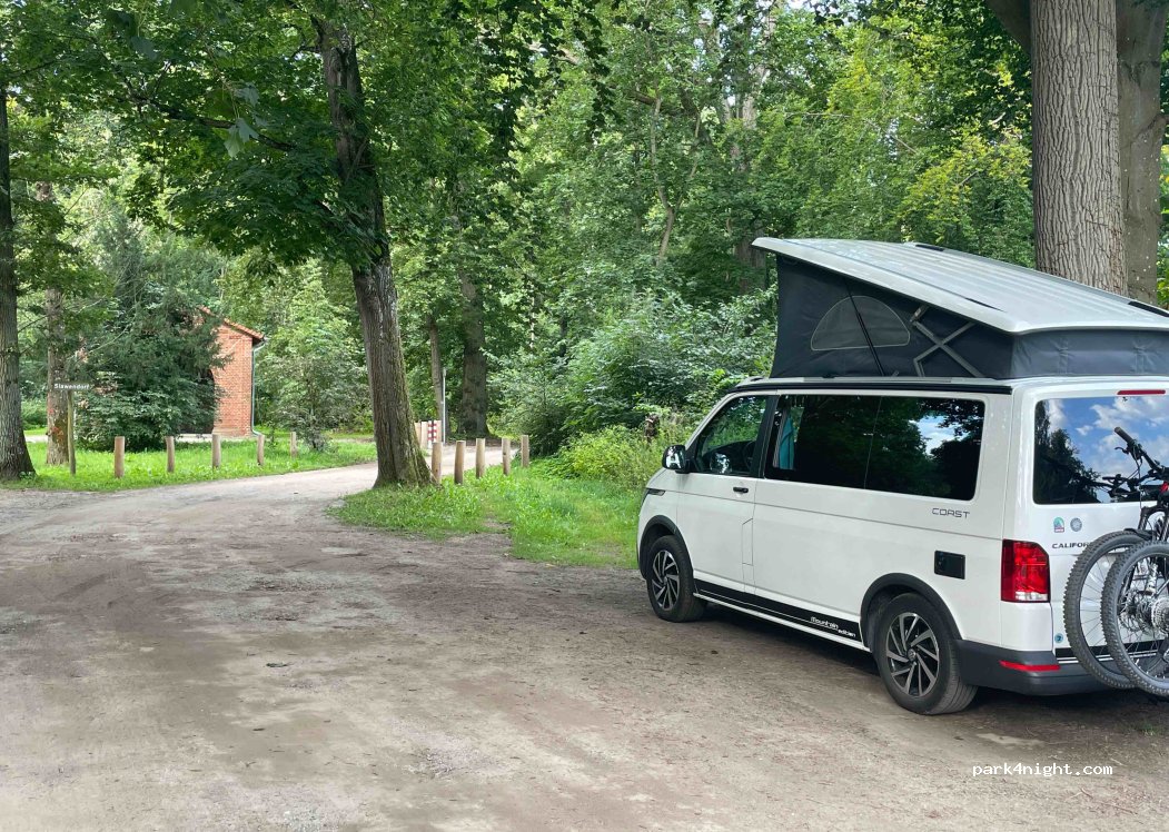 (17235) Neustrelitz - 9 Useriner Straße — foto