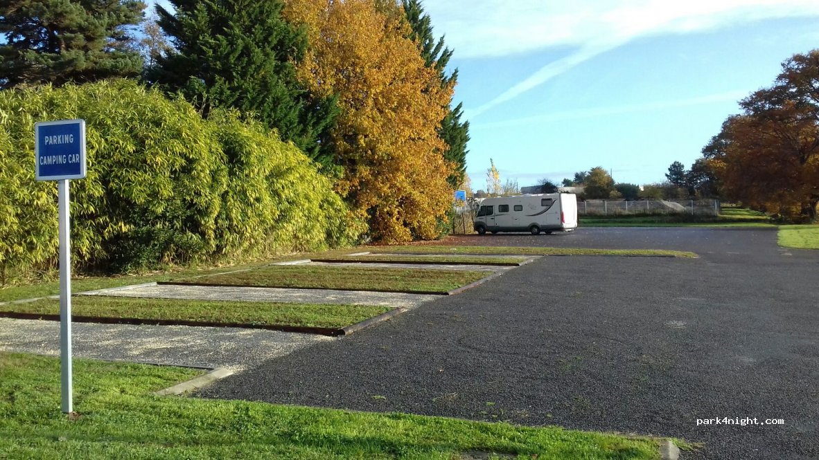 (33820) Saint-Ciers-sur-Gironde - 4 Avenue Charles de Gaulle — foto