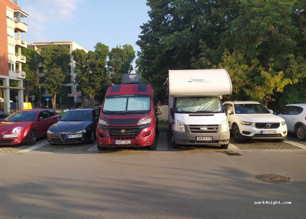 () Novi Sad - 18 Radnička — foto
