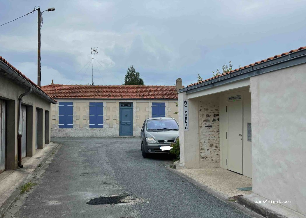 (17390) La Tremblade - 9 Place du Temple — foto