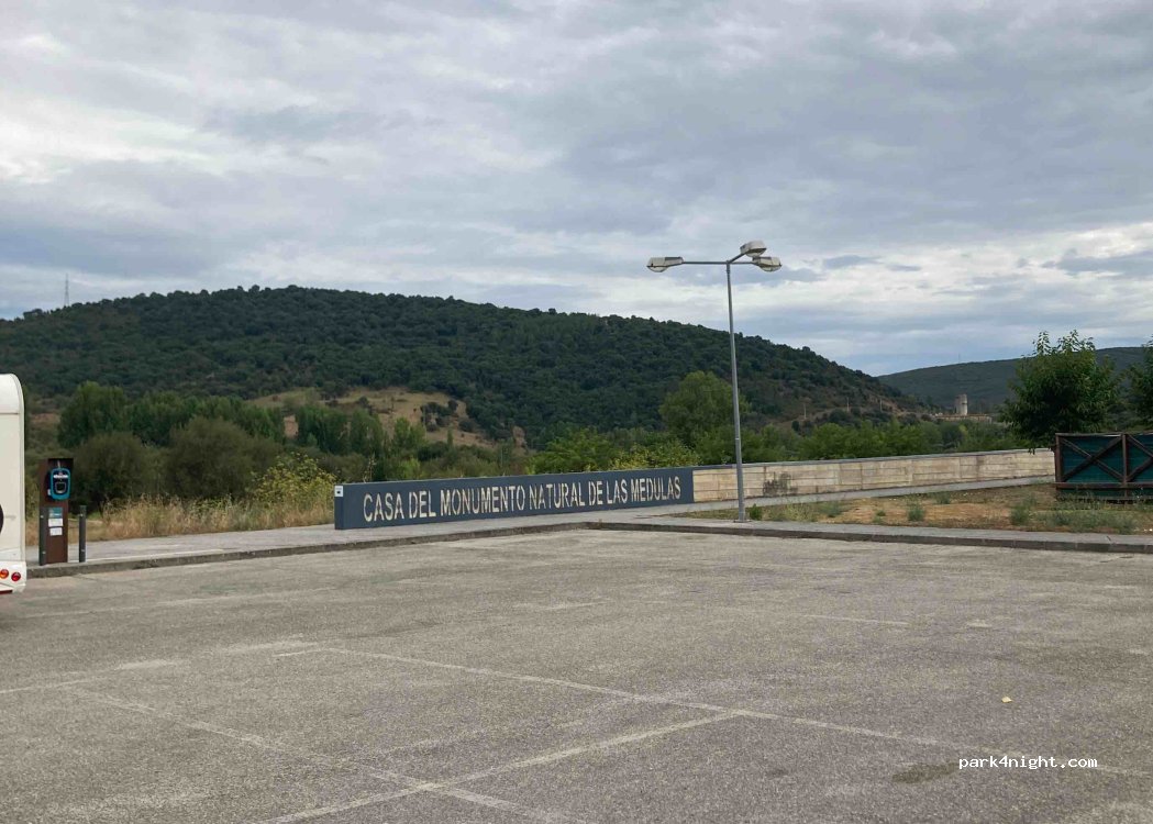 (24442) Carucedo - 1A Calle Carretera — foto