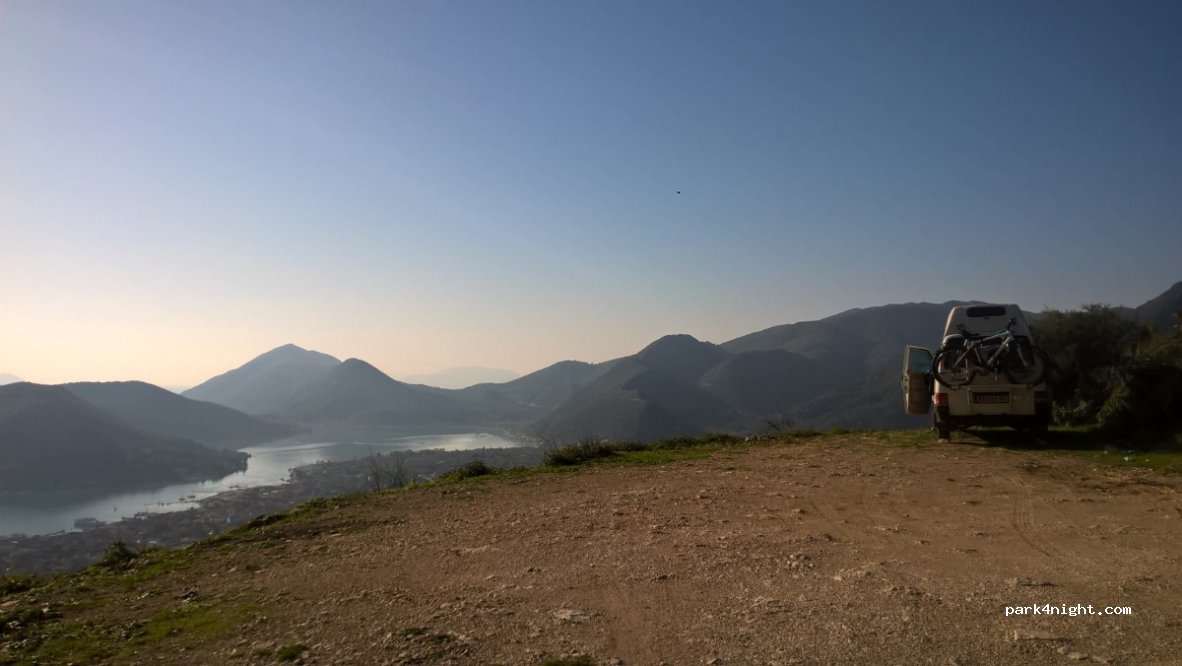 (310 84) Nidri - Unnamed Road — foto 2