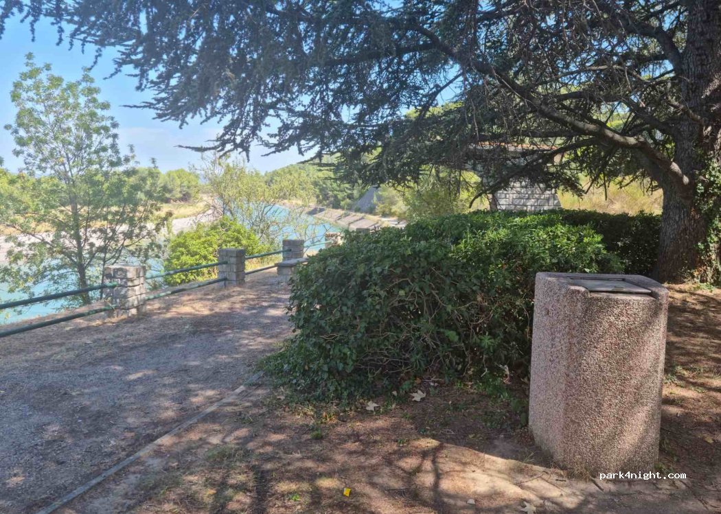 (13650) Meyrargues - 53 Chemin de la Cadenière — foto