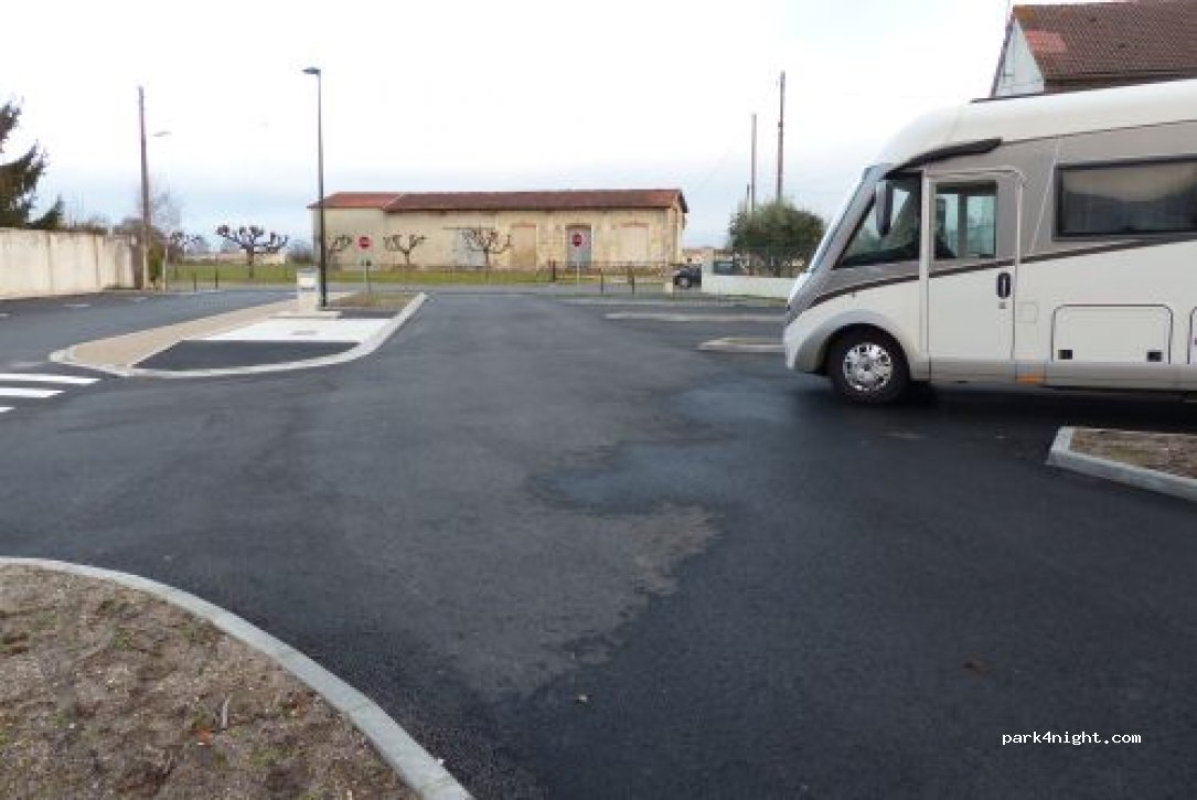 (16300) Barbezieux-Saint-Hilaire - 8 Avenue Aristide Briand — foto