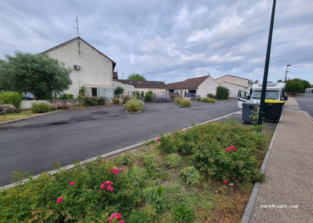 (16300) Barbezieux-Saint-Hilaire - 8 Avenue Aristide Briand — foto 3