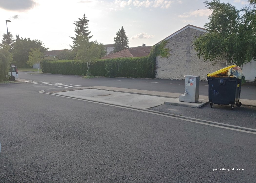 (16300) Barbezieux-Saint-Hilaire - 8 Avenue Aristide Briand — foto 4