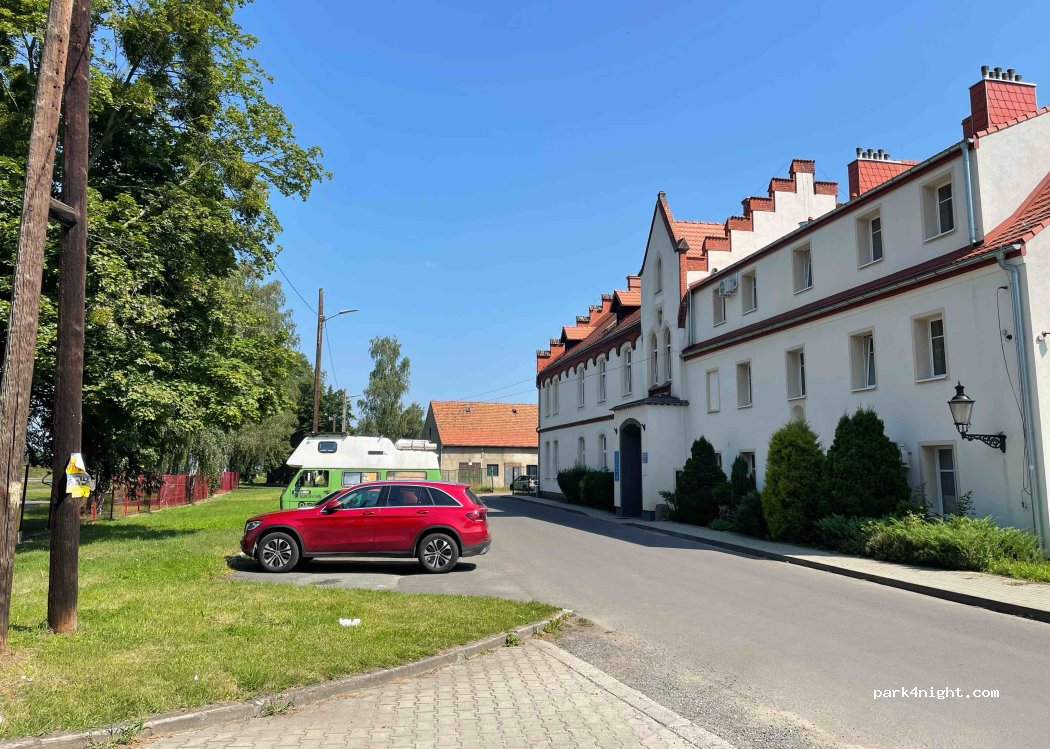 (49-100) Niemodlin - 4 Zamkowa — foto