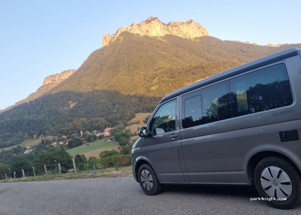 (74290) Menthon-Saint-Bernard - Route de Thônes — foto