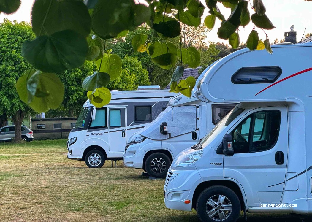 Keja plac dla kamperów i przyczep, pole namiotowe, Stellplatz — foto 3